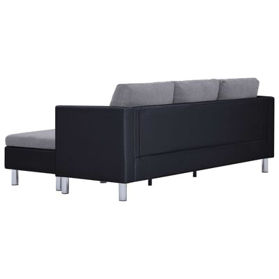 Sofá chaise longue preto com almofadas cinza e pernas metálicas prateadas