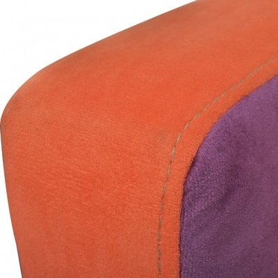 Almofada ou estofado laranja e roxo com costura cinza