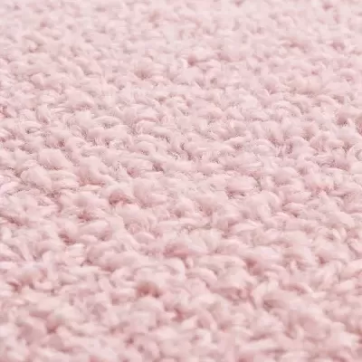 Tecido rosa de malha grossa com textura felpuda