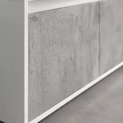 Móvel de apoio branco com frentes em padrão de cimento cinzento