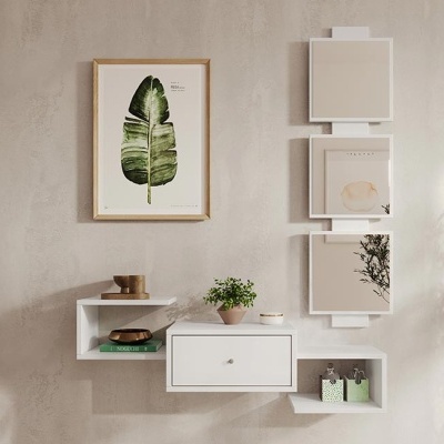 Prateleiras flutuantes brancas com decoração e quadros minimalistas numa parede cinza