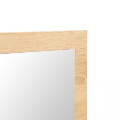 Espelho com moldura de madeira clara