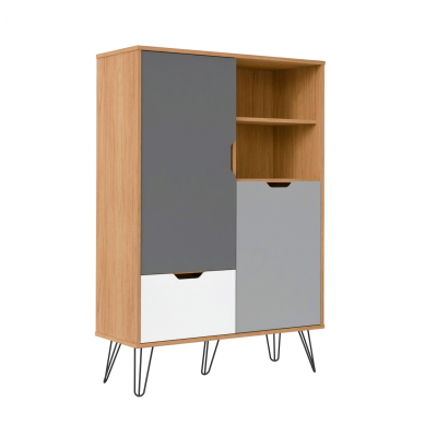 Móvel de arrumação em madeira clara com portas cinza, branco e prateleiras abertas