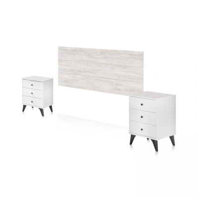Conjunto de mobiliário de quarto branco com duas mesas de cabeceira e uma cabeceira de madeira clara