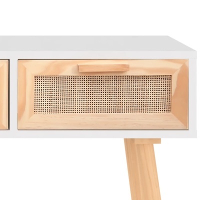 Móvel branco com porta de madeira e rattan entrelaçado