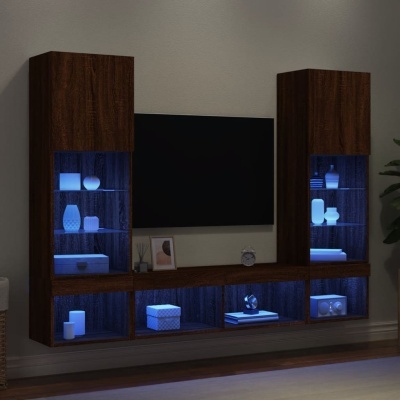 Conjunto de móveis suspensos em madeira escura com iluminação LED azul e decoração, com televisão central na parede.