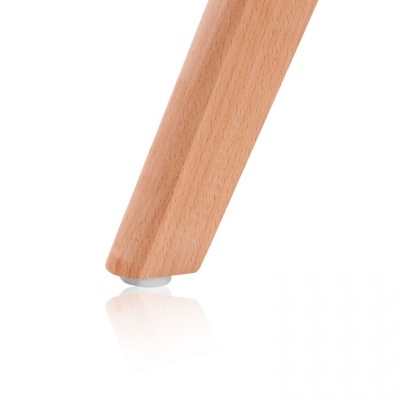 Perna de móvel em madeira clara com base antideslizante branca