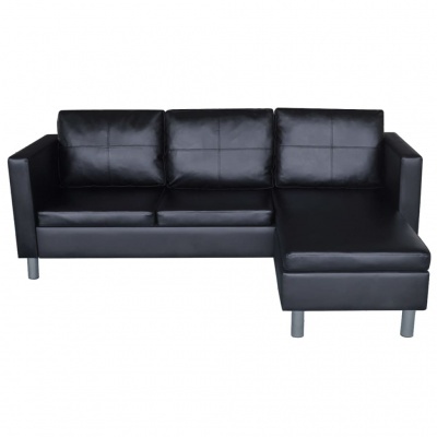 Sofá preto de canto em material sintético com chaise longue e pernas metálicas.