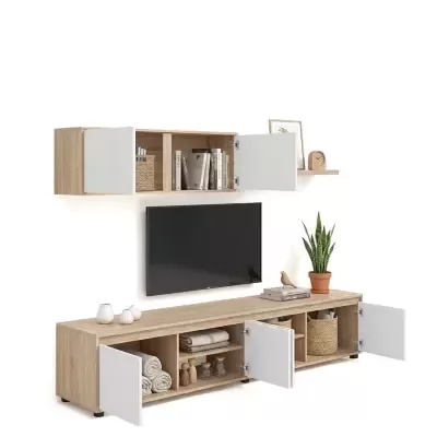 Conjunto de móvel para TV em madeira clara e portas brancas com decoração minimalista.