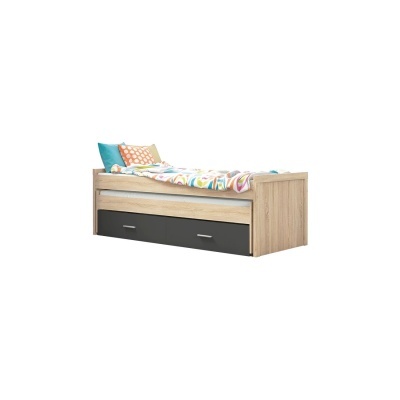 Cama de solteiro em madeira clara com gavetão cinza e roupa de cama colorida