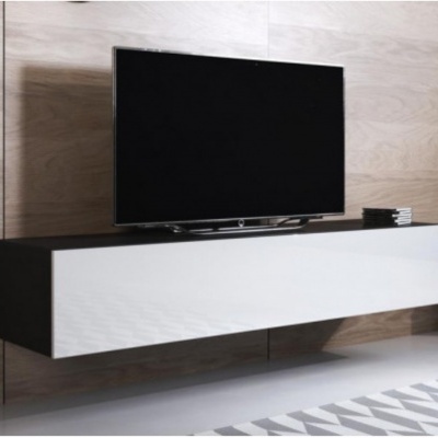 Móvel TV suspenso preto e branco com televisão e parede de madeira clara.