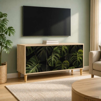 Móvel de madeira com portas decoradas com padrão de folhas verdes tropicais