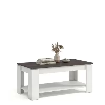 Mesa de centro com tampo castanho e estrutura branca com decoração