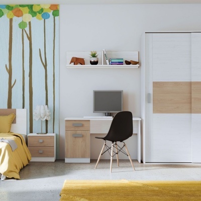 Quarto moderno com cama amarela e mobiliário em madeira clara e branco