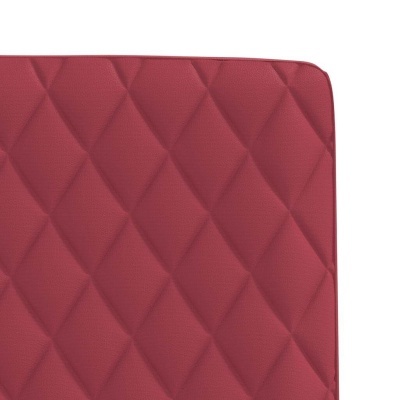 Canto de colchão ou almofada com tecido vermelho acolchoado em losangos
