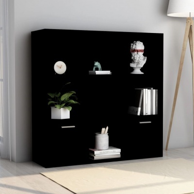 Móvel de arrumação preto decorado com plantas, livros e escultura numa sala clara