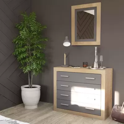 Cômoda cinzenta e madeira clara com espelho, candeeiro, jarro, copo e planta verde em vaso branco