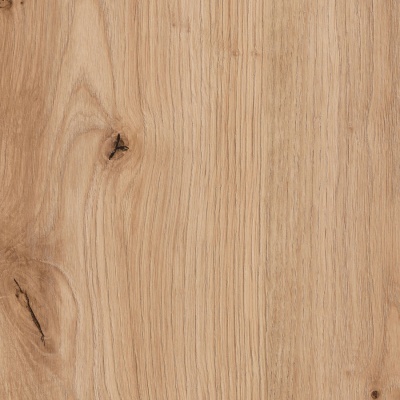 Superfície de madeira clara com nós e textura natural