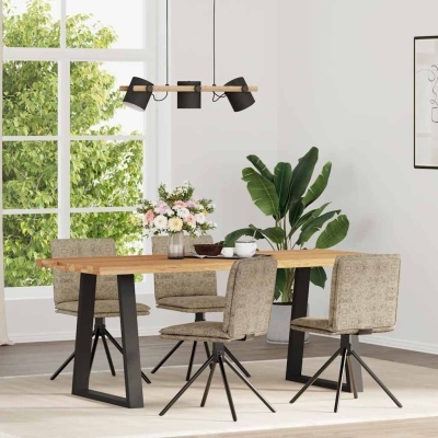 Conjunto de mesa de madeira com 4 cadeiras estofadas bege num ambiente de sala elegante e minimalista