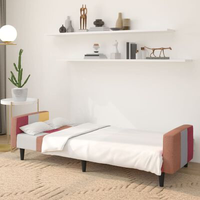 Cama individual colorida com plantas e decoração numa sala branca