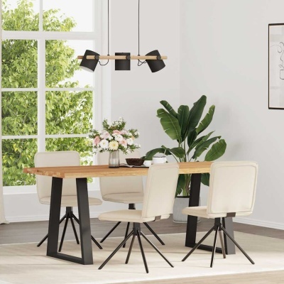 Conjunto de sala de jantar com mesa de madeira e quatro cadeiras estofadas bege