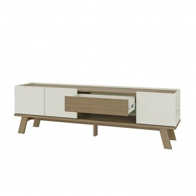 Móvel de sala de estar em madeira clara e branco com gaveta aberta