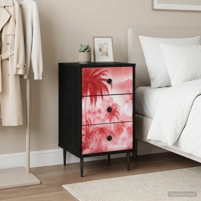 Cômoda de madeira preta com gavetas decoradas em padrão rosa de palmeiras ao lado de cama branca e cabide com roupa creme