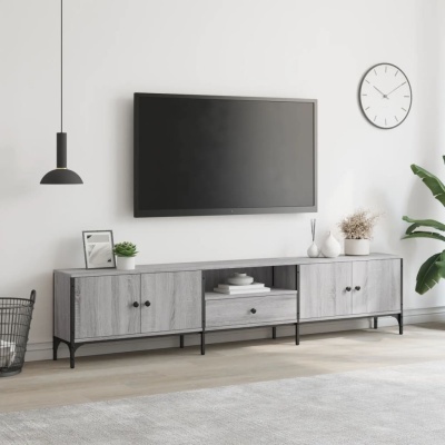 Móvel TV cinza claro com portas, gaveta e decoração minimalista numa sala com televisão e relógio