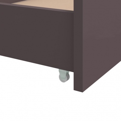 Canto inferior de móvel em madeira escura com roda translúcida