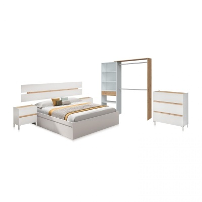 Conjunto de mobiliário de quarto branco e madeira clara com cama, mesas de cabeceira, roupeiro e cómoda