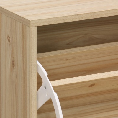 Móvel em madeira clara com prateleiras e suporte metálico branco