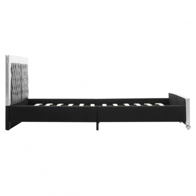 Cama de casal preta com cabeceira estofada cinza em fundo branco