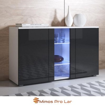 Móvel branco com portas pretas brilhantes e prateleira iluminada exibindo louça