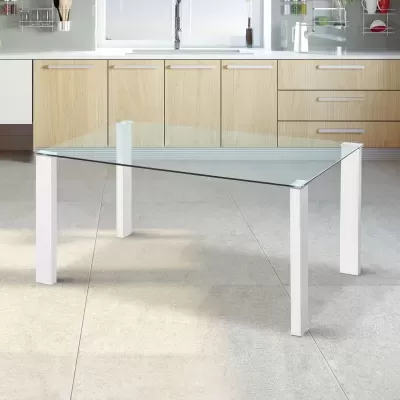 Mesa de vidro com patas brancas numa cozinha moderna