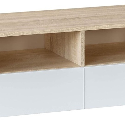 Móvel de televisão em madeira clara e branco com compartimentos abertos e portas