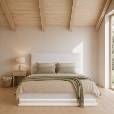 Quarto minimalista com cama estofada branca e roupa de cama bege e verde