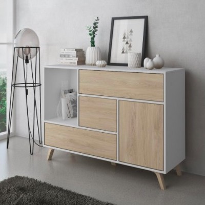 Aparador moderno branco com portas em madeira clara e decoração minimalista