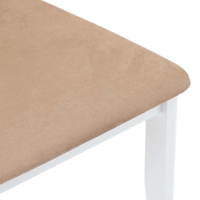 Canto de um banco com assento almofadado bege e pernas brancas