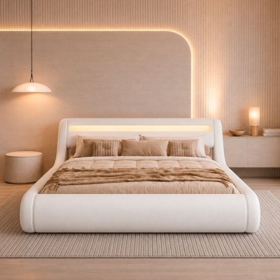 Quarto moderno com cama branca curva, roupa de cama bege e castanha e iluminação suave