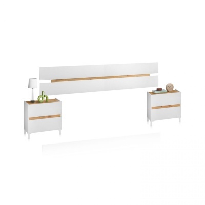 Conjunto de duas mesas de cabeceira brancas com detalhes em madeira e cabeceira branca com faixa em madeira