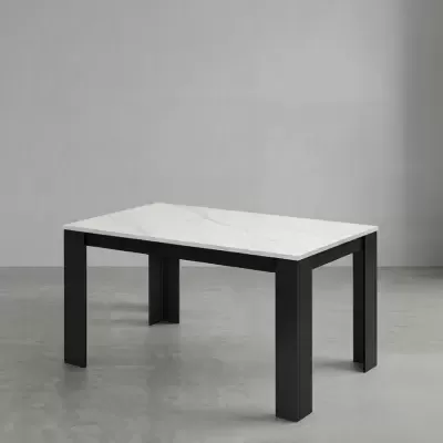 Mesa retangular com tampo branco marmoreado e pernas pretas em ambiente cinzento