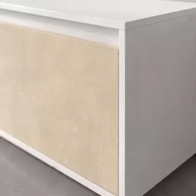 Móvel branco com frente de gaveta bege texturado