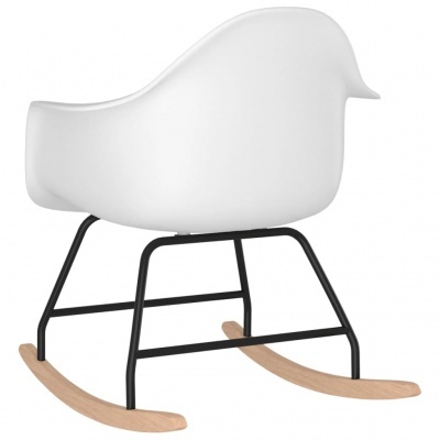 Cadeira de baloiço branca com estrutura metálica preta e base de madeira clara