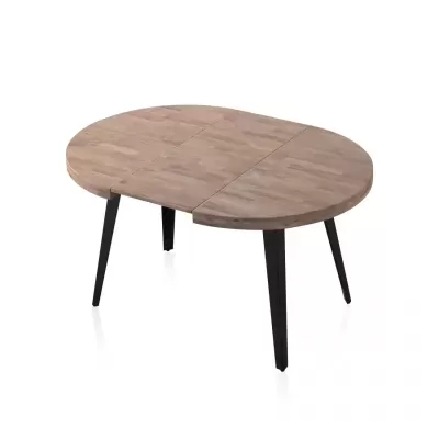 Mesa de jantar oval em madeira clara com pernas pretas num fundo branco