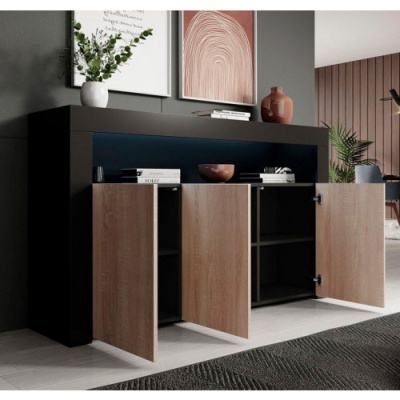 Aparador moderno em madeira carvalho claro com estrutura preta e decoração abstrata