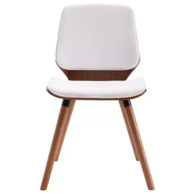 Cadeira de madeira clara com assento e encosto brancos estofados