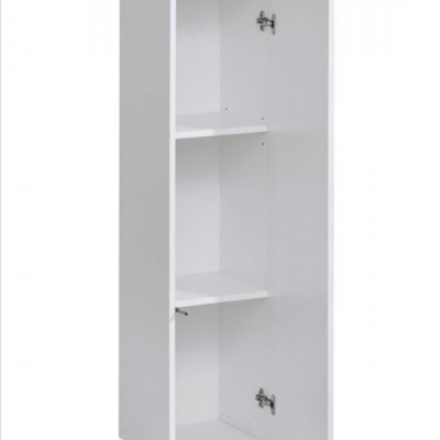 Armário vertical branco com porta aberta e duas prateleiras internas