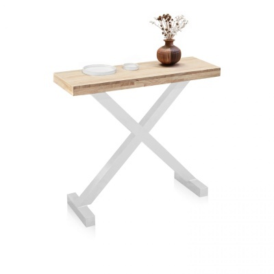 Mesa de apoio de madeira clara com estrutura branca e decoração com vaso castanho e pratos brancos