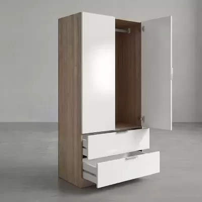 Guarda-roupa branco e madeira com portas e gavetas abertas