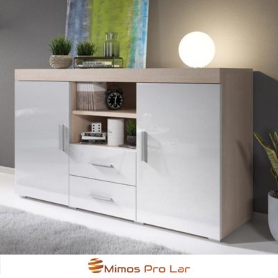 Aparador moderno em madeira clara com portas brancas lacadas, gavetas e prateleiras decoradas